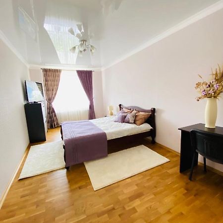 Центр. Поруч Парк Та Став Apartman Ternopil Kültér fotó