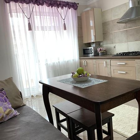 Центр. Поруч Парк Та Став Apartman Ternopil Kültér fotó