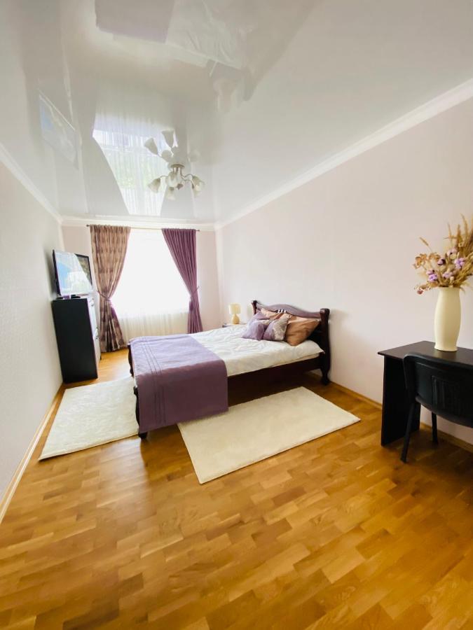 Центр. Поруч Парк Та Став Apartman Ternopil Kültér fotó