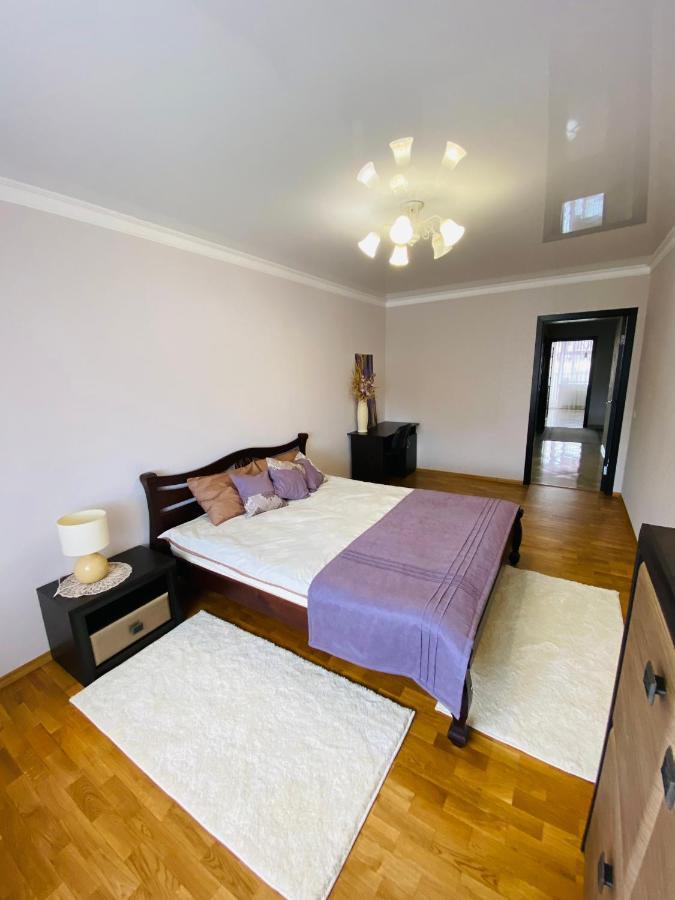 Центр. Поруч Парк Та Став Apartman Ternopil Kültér fotó